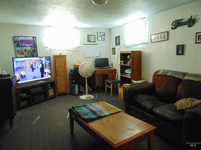 655 Sw 4 Th St, Home with 4 bedrooms, 2 bathrooms and 4 parking in Ontario OR | Image 9