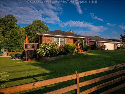 203 Beechwood Est, Scott Depot, WV, 25560-9724 | Card Image