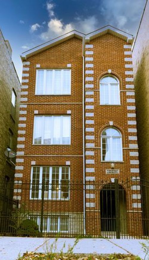 g-1442 W Chestnut St, Chicago, IL, 60642-7663 | Card Image
