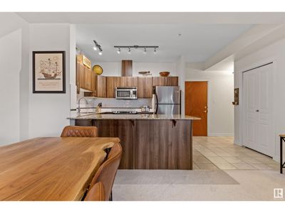 107 - 10333 112 St Nw, Condo with 2 bedrooms, 2 bathrooms and 1 parking in Edmonton AB | Image 3