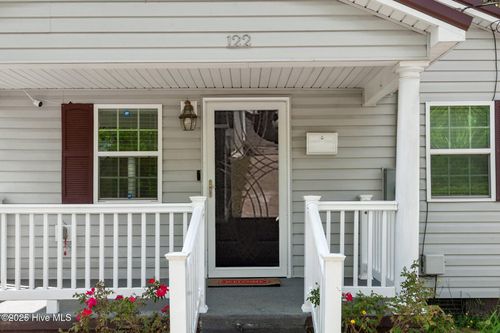 122 Center St, Williamston, NC, 27892-1945 | Card Image