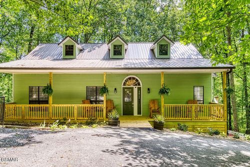 4070 Chamberlain Ln, Sevierville, TN, 37862-8104 | Card Image