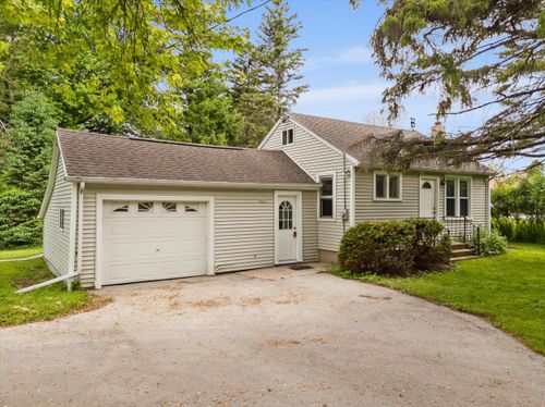4924 Lakeshore Rd, Sheboygan, WI, 53083-2137 | Card Image