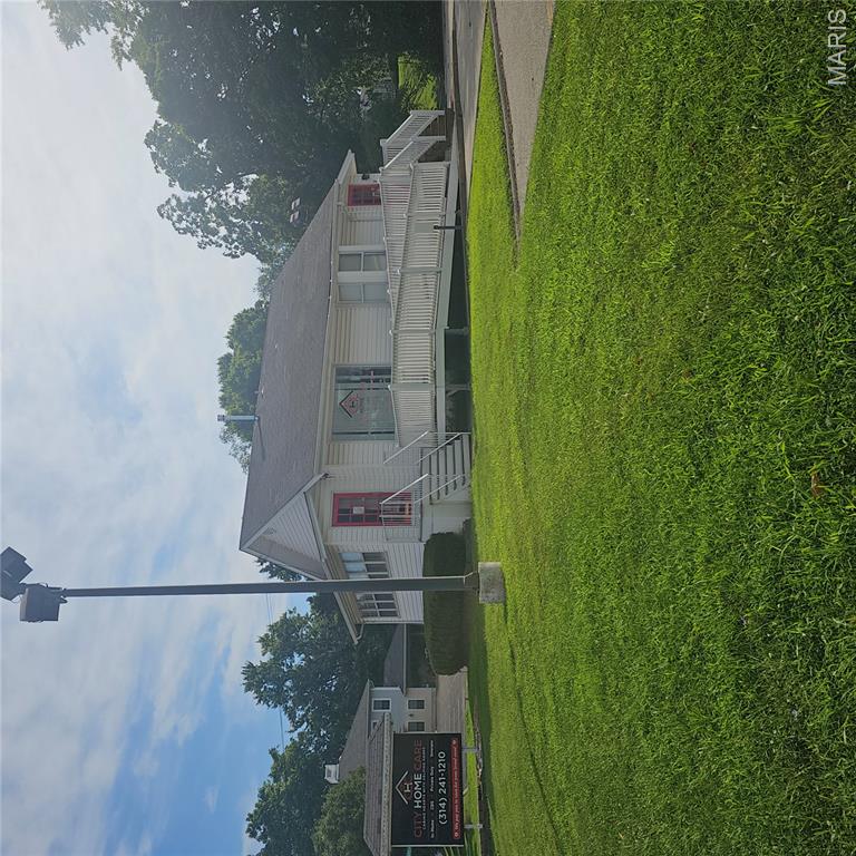 696 Saint Ferdinand St, Florissant, MO 63031