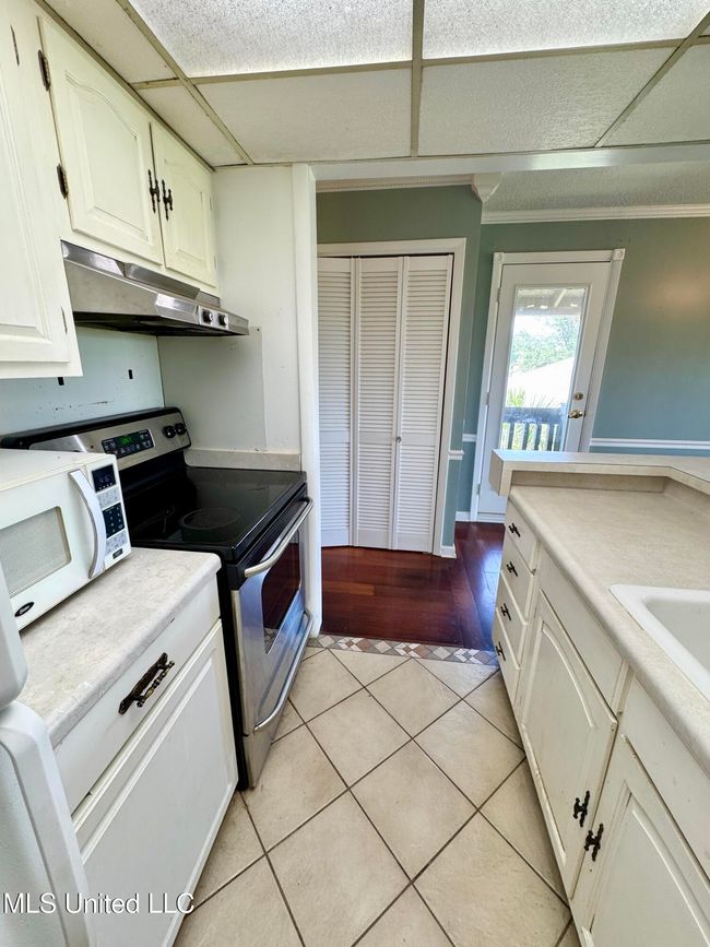 Kitchen | Image 13