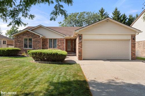 43105 Sinnamon Dr, Clinton Township, MI, 48038-2493 | Card Image