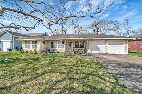 2224 Pearland Ave, Pearland, TX, 77581-4024 | Card Image