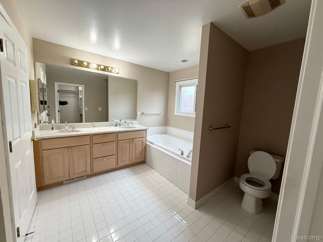 28975 Hearthstone Dr, House other with 4 bedrooms, 5 bathrooms and null parking in Novi MI | Image 24