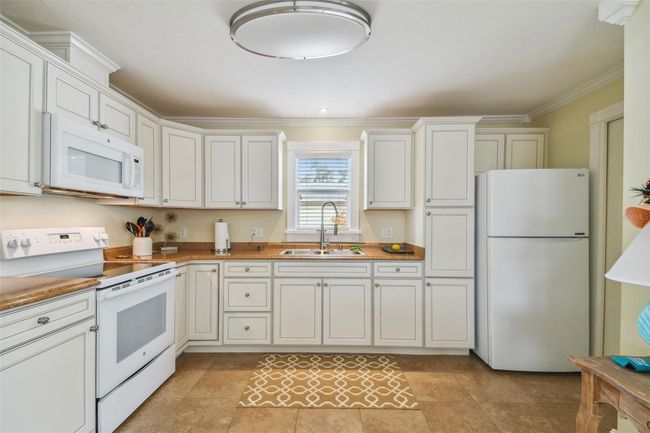 Unit A - Kitchen | Image 18