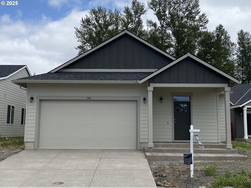 702 Tigerlily St, Silverton, OR, 97381 | Card Image