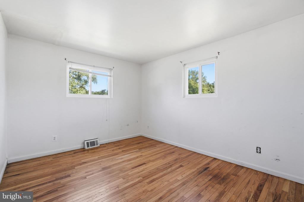 Residential in GLEN BURNIE 3