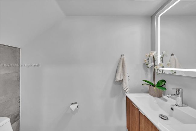APT-209 - 11401 Nw 89 Th St, Home with 2 bedrooms, 3 bathrooms and null parking in Doral FL | Image 7