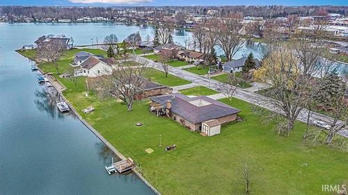 2204 Bluewater Dr, Warsaw, IN, 46580-2267 | Card Image