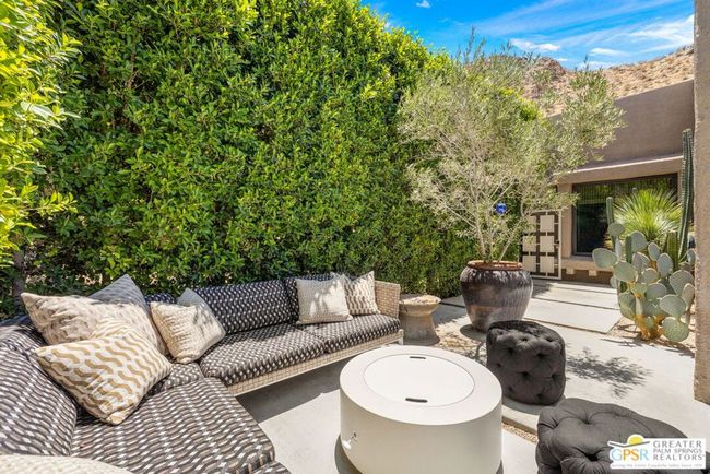 3708 E Bogert Trl, Condo with 2 bedrooms, 3 bathrooms and 2 parking in Palm Springs CA | Image 17