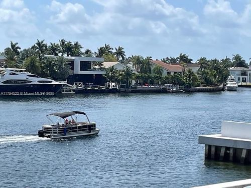 apt-246-20515 E Country Club Dr, Aventura, FL, 33180-3042 | Card Image