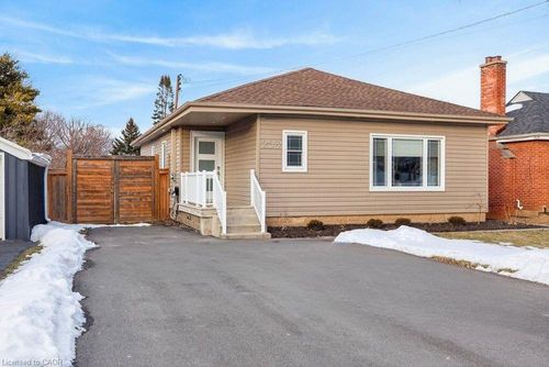 258 Sanatorium Rd, Hamilton, ON, L9C1Z9 | Card Image