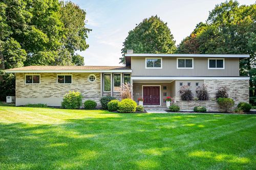 132 Lincoln Pkwy, Lowell, MA, 01851-3408 | Card Image