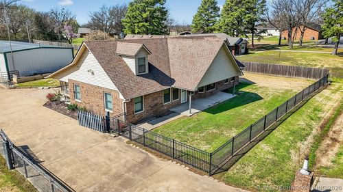 313 N 6th St, Chouteau, OK, 74337-3245 | Card Image