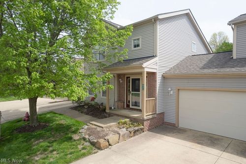 8683 Kingfisher Ln, Macedonia, OH, 44056-1774 | Card Image