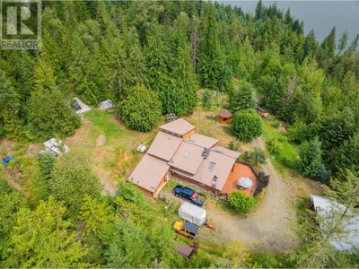 9413 Shutty Bench Rd, House other with 3 bedrooms, 2 bathrooms and null parking in Kaslo BC | Image 3