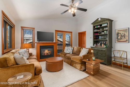 315 Pine Dr, Jackson, WY, 83001-8416 | Card Image