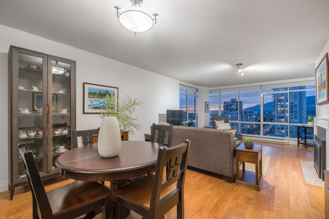 1404 - 130 E 2 Nd Street, Condo with 2 bedrooms, 2 bathrooms and 2 parking in North Vancouver BC | Image 14