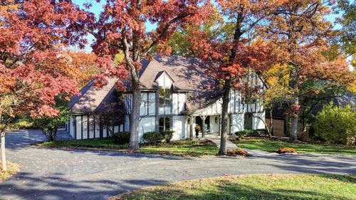 13 Woodgate Dr, Burr Ridge, IL, 60527-5242 | Card Image