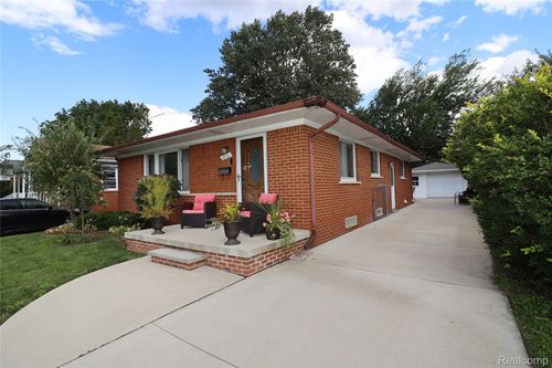 6840 N Silvery Ln, Dearborn Heights, MI, 48127-2141 | Card Image