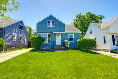 View of front of house featuring a front yard | Image 1