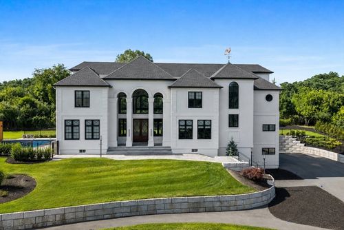 19 Bridle Spur Ln, Danvers, MA, 01923-1262 | Card Image