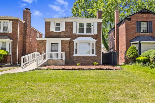 8218 S Yates Blvd, Chicago, IL, 60617-1932 | Card Image