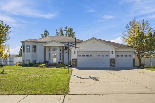 433 Prescott Ln, West Fargo, ND, 58078-8121 | Card Image