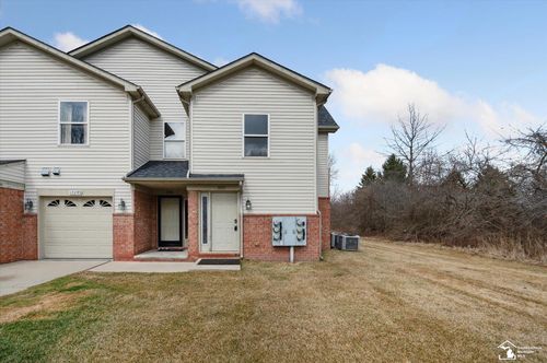 17275 Higdon Dr, Brownstown, MI, 48193-1711 | Card Image