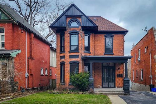 2-upper-36 Erie Ave, Hamilton, ON, L8N2W6 | Card Image
