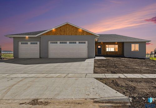 612 Wildwood Ave, Colman, SD, 57017-2083 | Card Image