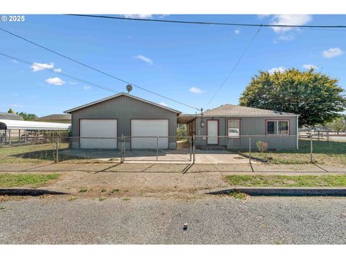 805 C St, Myrtle Point, OR, 97458-1359 | Card Image