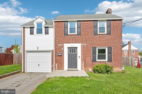 202 Old Dupont Rd, WILMINGTON, DE, 19804-1253 | Card Image