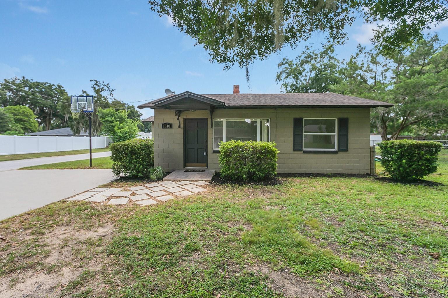 Center St, Eustis, FL 32726