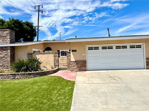 15471 Salisbury Ln, Huntington Beach, CA, 92647-2716 | Card Image