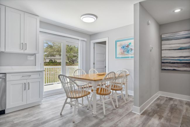 dining area | Image 10