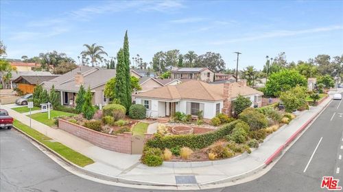 949 10th St, Huntington Beach, CA, 92648-3405 | Card Image
