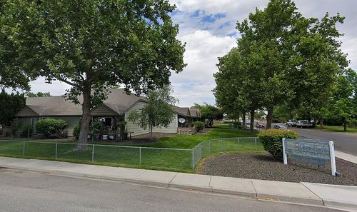 661 S Burke Ave, Connell, WA, 99326-4009 | Card Image