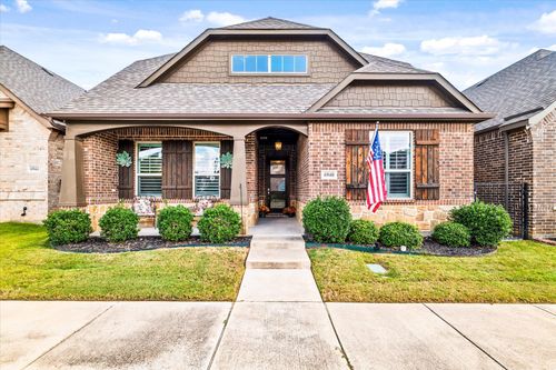 6940 Heather Ln, North Richland Hills, TX, 76182-1618 | Card Image