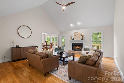 113 Laura Trce, Hendersonville, NC, 28792-9592 | Card Image