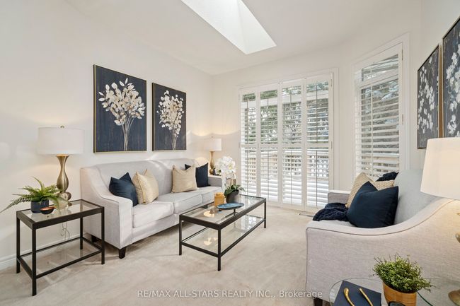 68 Celebrity Greens Way, Condo with 3 bedrooms, 2 bathrooms and 1 parking in Markham ON | Image 4