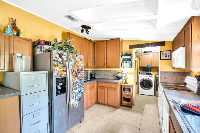 Kitchen/Laundry Rm | Image 19