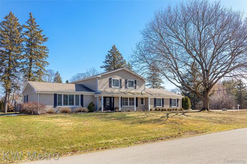 5897 Sutters Ln, Bloomfield Hills, MI, 48301-1063 | Card Image