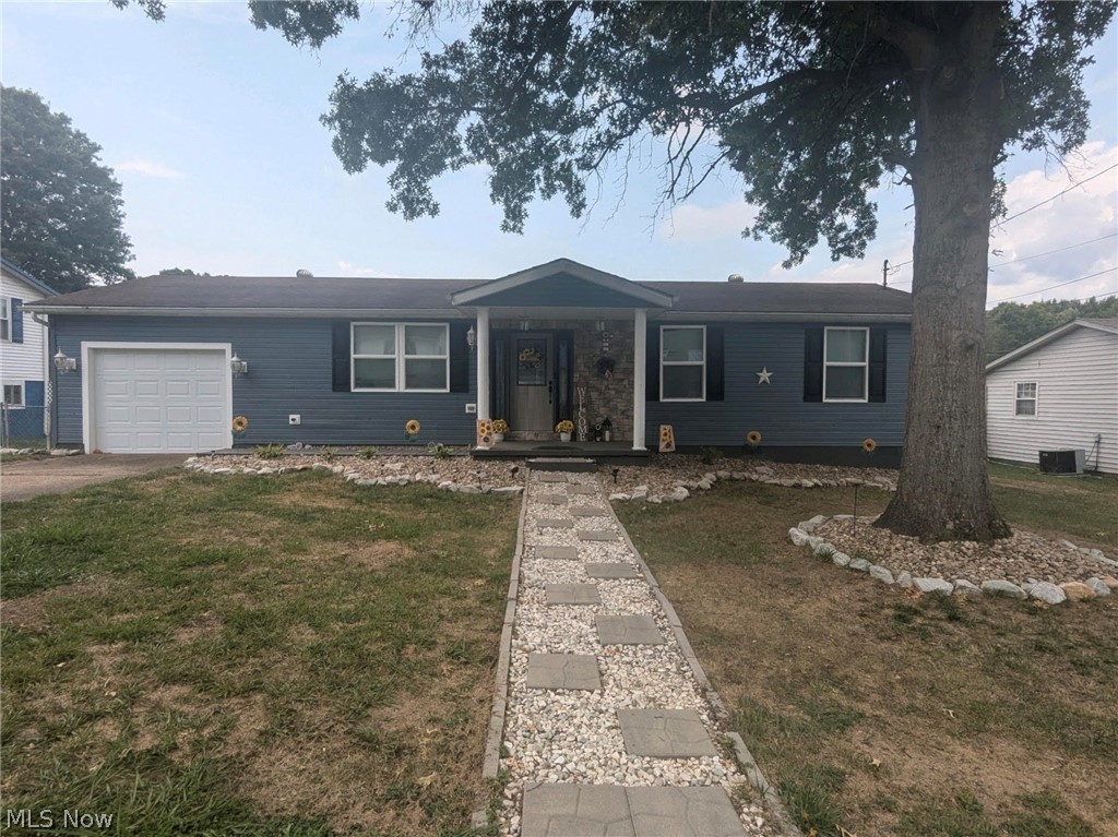 Cedar Dr, Mineral Wells, WV 26150
