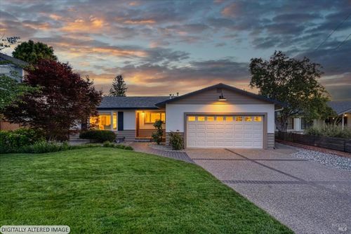 957 Mcnear Ave, Petaluma, CA, 94952-4814 | Card Image