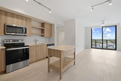 apt-430-555 Ne 8th St, Fort Lauderdale, FL, 33304-2894 | Card Image